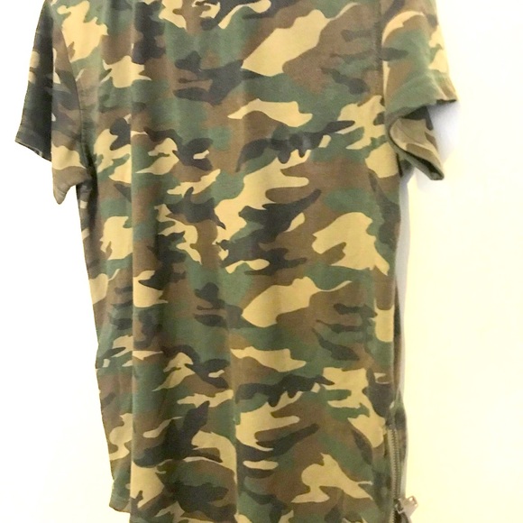 Mens camouflage tee with zipper details on the side size medium.. - Picture 2 of 2